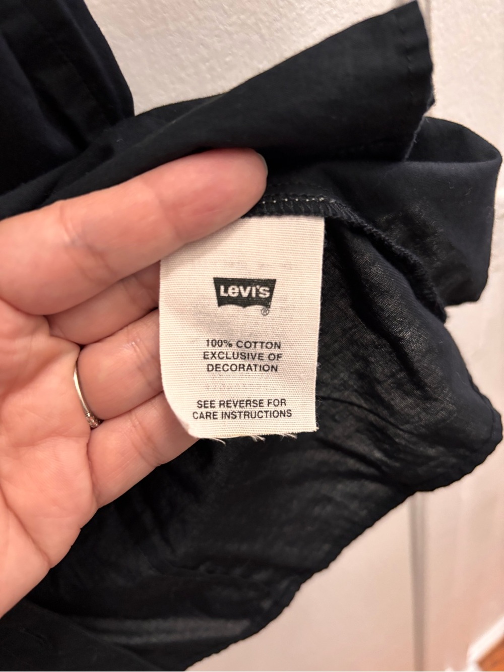 Levi’s Classic Black Button-Front Short Sleeve Blouse - Picture 5 of 9